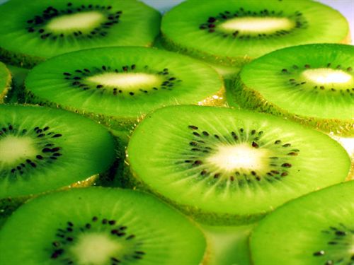 Sliced Kiwi fruits.